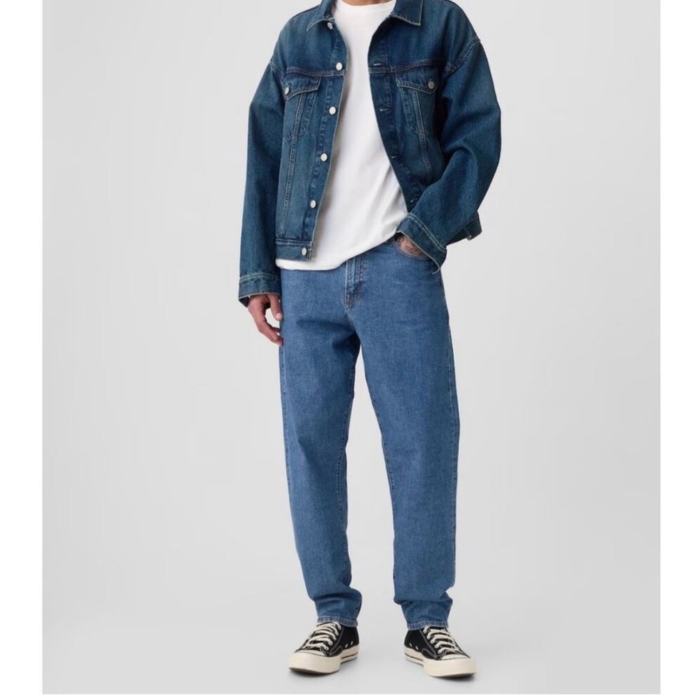 Gap men NWT Zip Fly Relaxed jeans 34 by 32